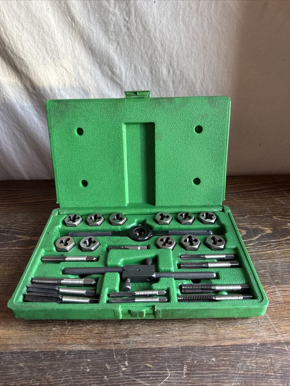 Vintage, Irwin Hanson Tap And Die Set ,24 Pc, 24614